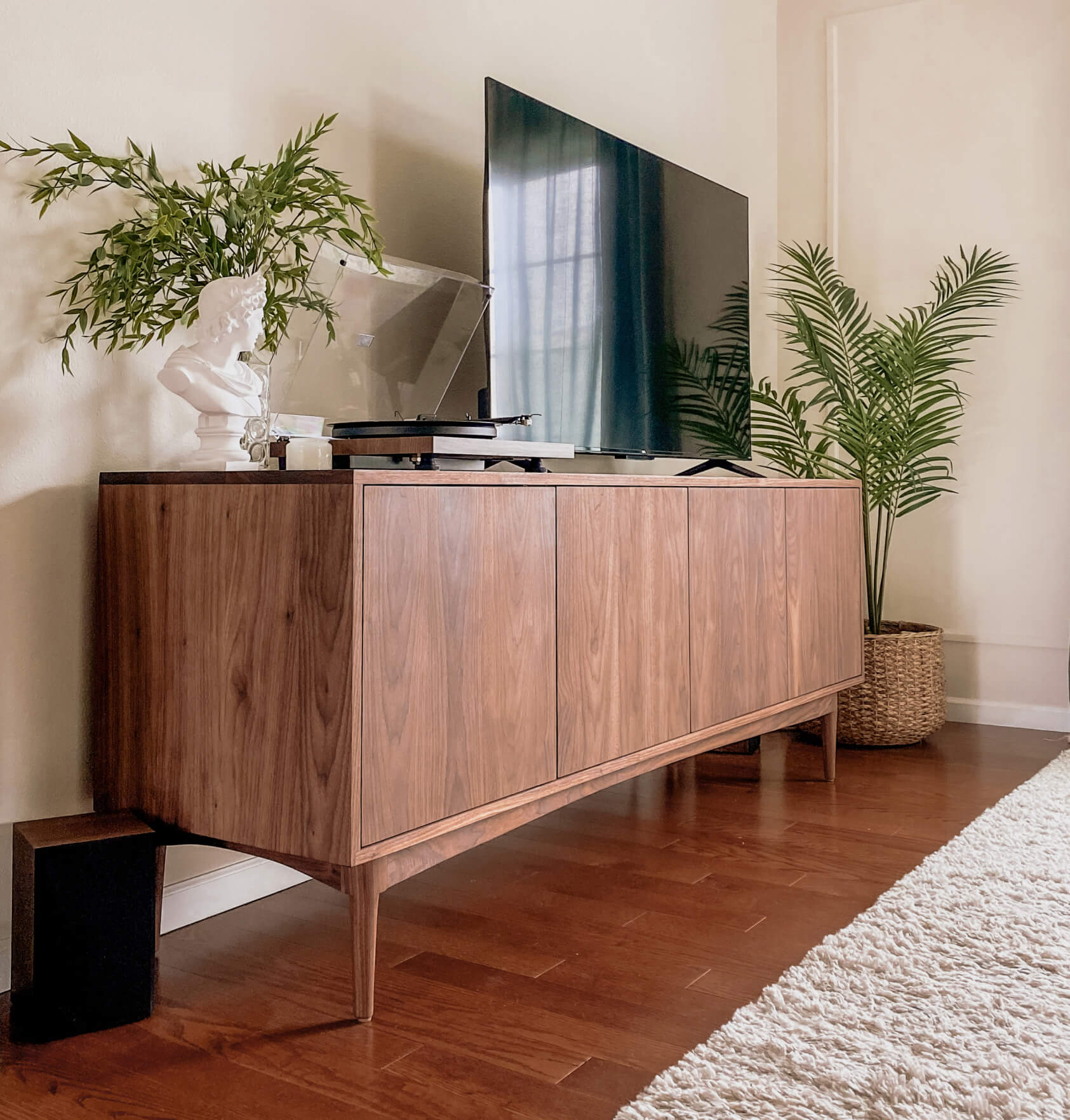 Emilia 4-Door Credenza - Image 3