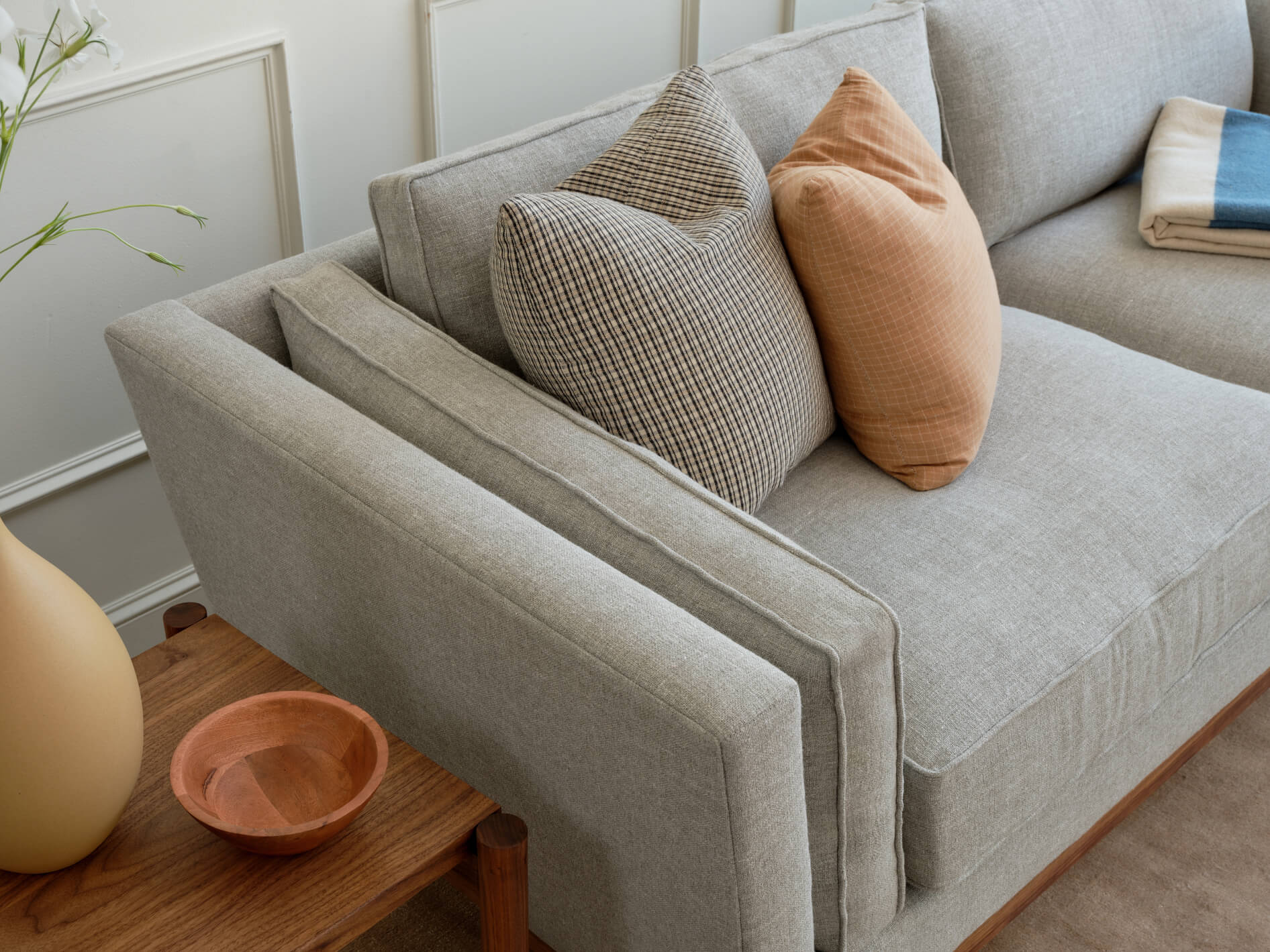 Kirnik Sofa in Natural Latex - Image 3